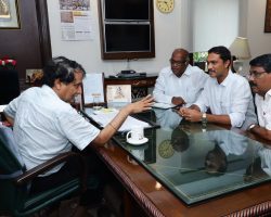 Meeting-with-Honourable-Commerce-Minister_09082018-250x200